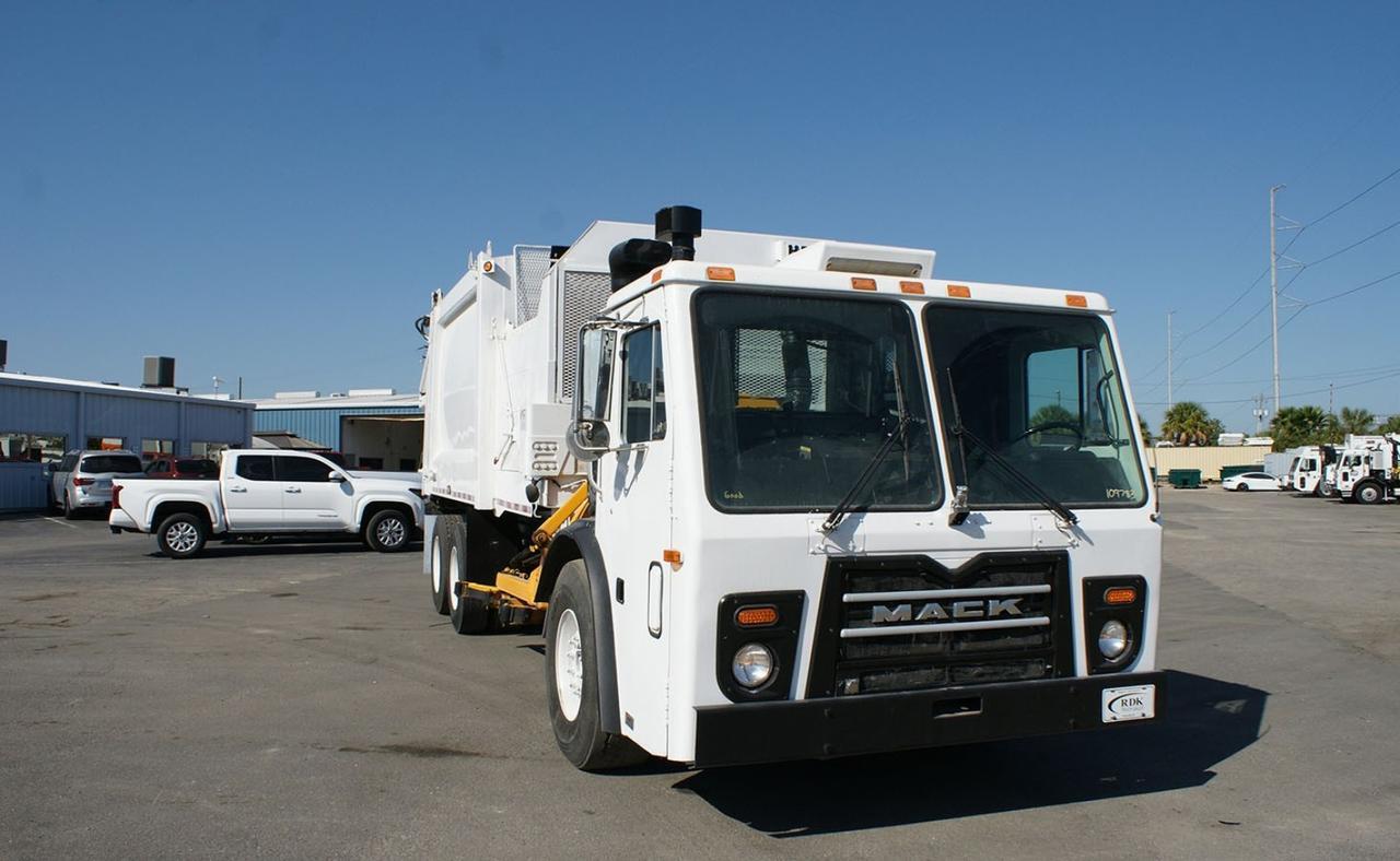 2011 Mack LEU613 28 Yard Heil Side Loader Garbage Truck Tampa FL