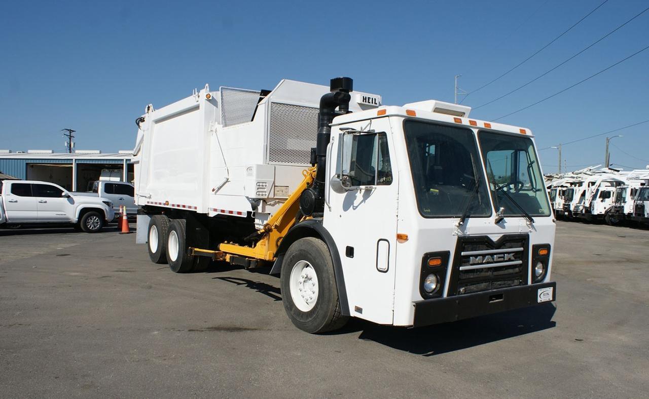 2011 Mack LEU613 28 Yard Heil Side Loader Garbage Truck