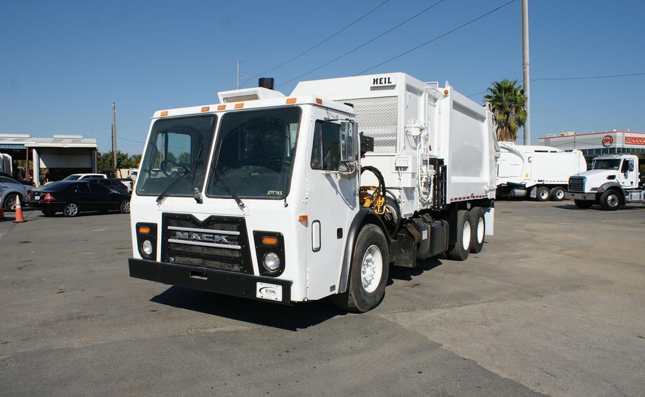 2011 Mack LEU613 28 Yard Heil Side Loader Garbage Truck Tampa FL