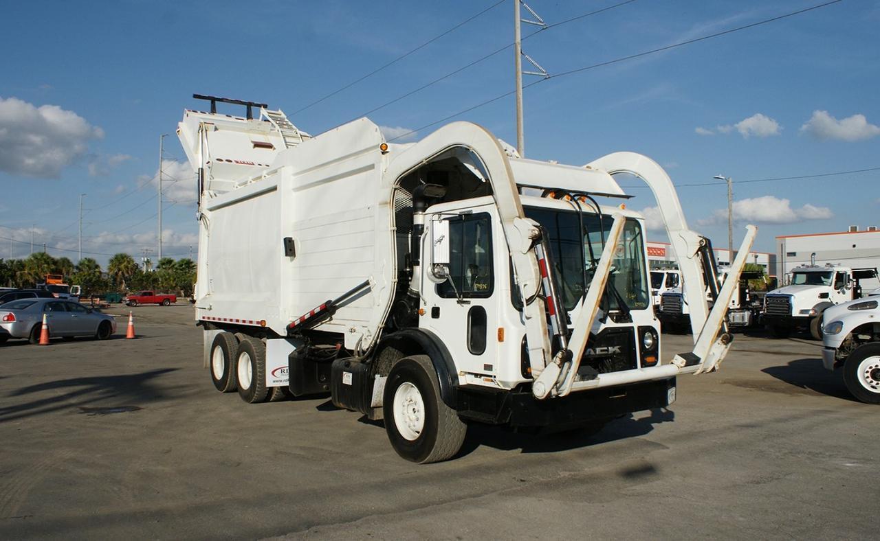 2011 Mack MRU613 40 Yard Heil Front Loader Garbage Truck