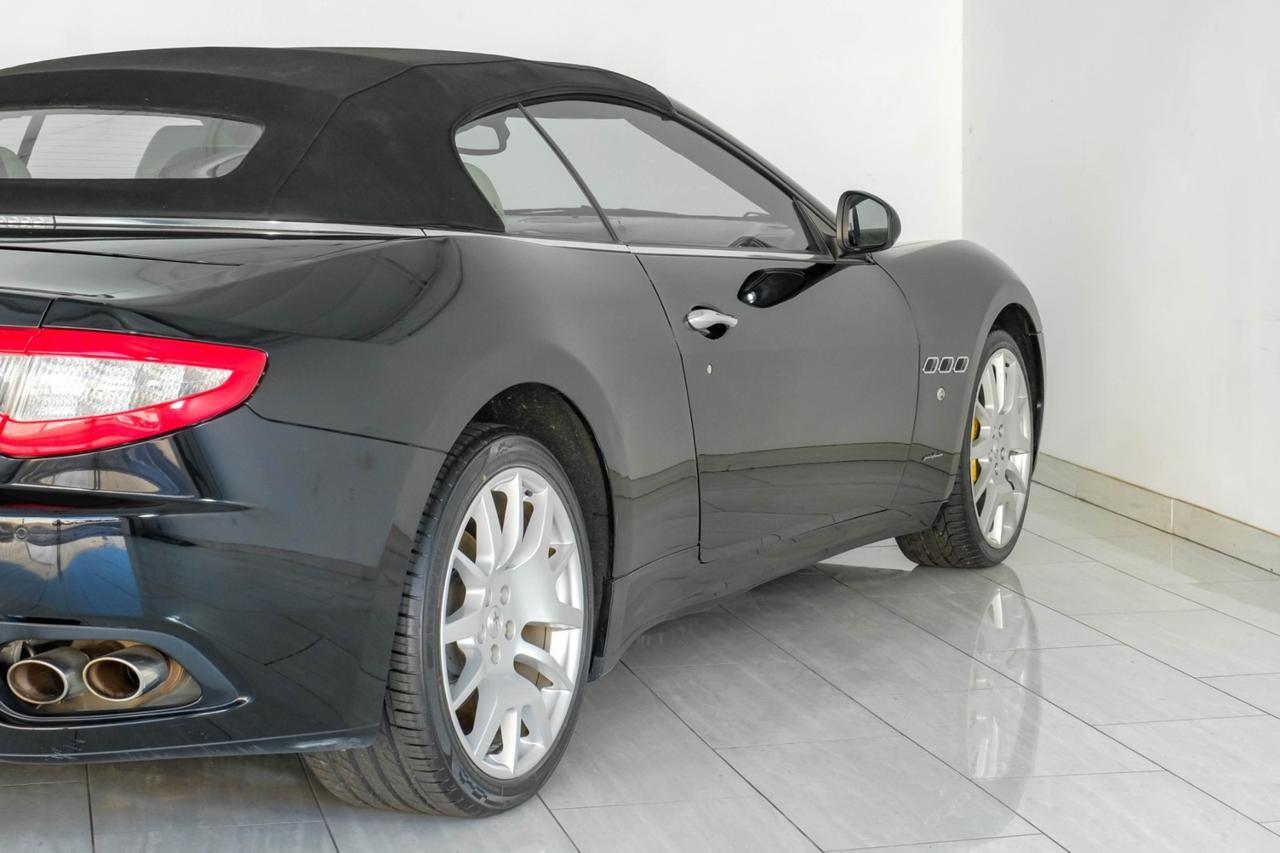 2011 Maserati GranTurismo Convertible NAVIGATION LEATHER HEATED SEATS FRONT AND REAR PARKING SENSORS P Carrollton TX