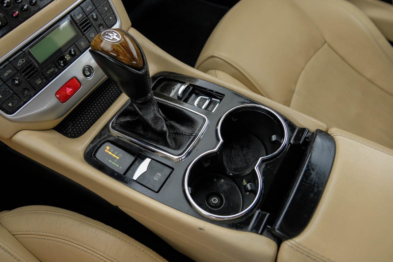 2011 Maserati GranTurismo Convertible NAVIGATION LEATHER HEATED SEATS FRONT AND REAR PARKING SENSORS P Carrollton TX