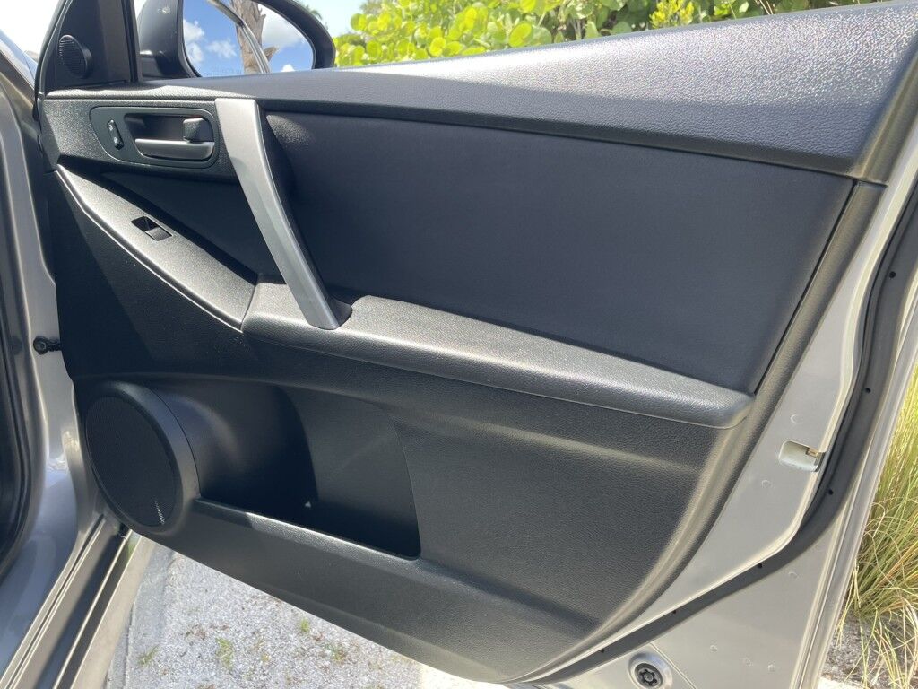 2011 Mazda Mazda3 S Sport~LOW MILES !!!!~CRUISE CONTROL~COLD A/C~SAFETY BRAKE PEDAL SYSTEM Sarasota FL
