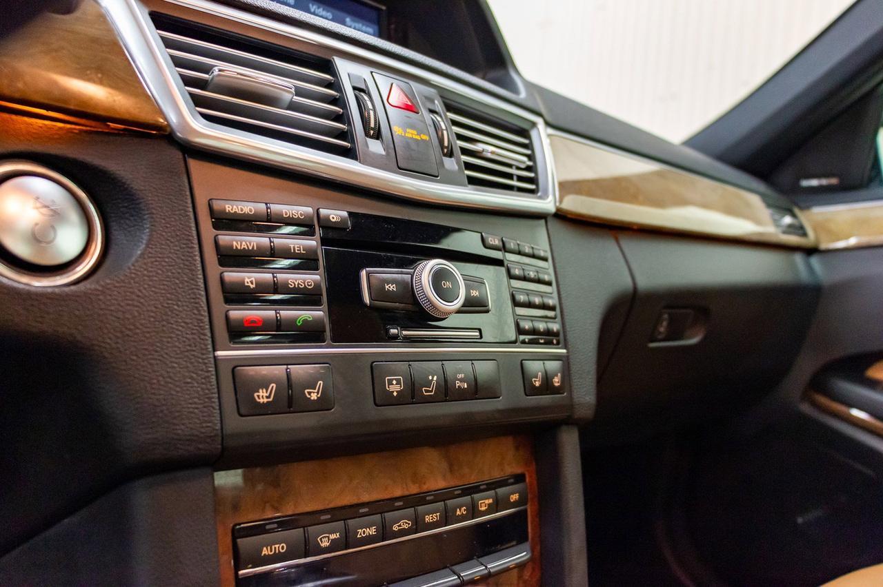 2011 Mercedes-Benz E-550 4Matic Luxury Edition Leather Roof Nav Red Deer AB