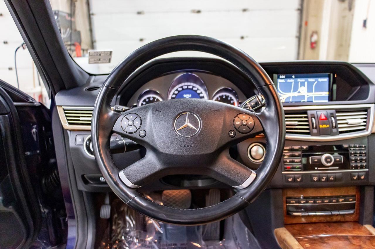 2011 Mercedes-Benz E-550 4Matic Luxury Edition Leather Roof Nav Red Deer AB