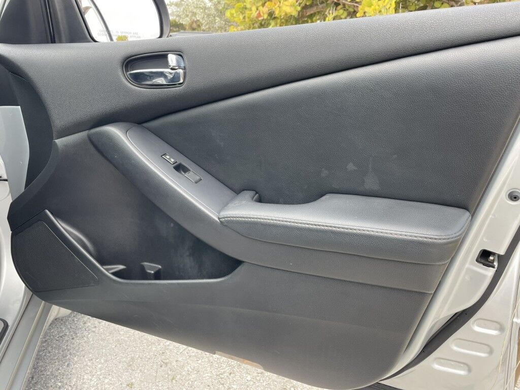 2011 Nissan Altima 2.5~CLEAN CAR~RELIABLE TRANSPORTATION~ONLINE FINANCE AND SHIPPING AVAILABLE!!! Sarasota FL