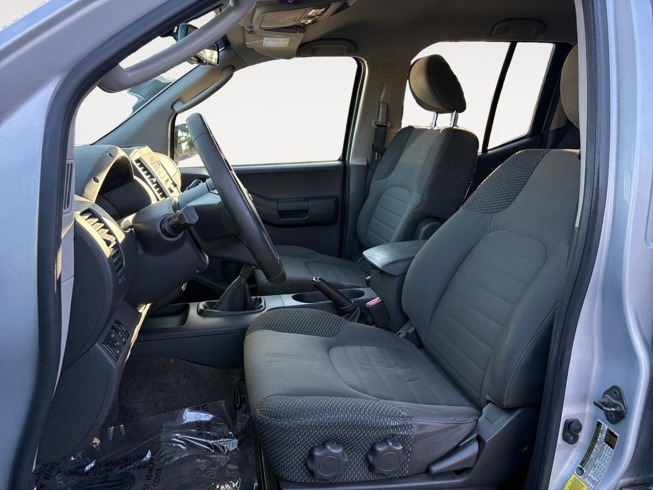 2011 Nissan Xterra Pro-4X, MANUAL TRANSMISSION, ROOF RACKS, RUNNING BOARDS, TOW PACKAGE, BACKUP CAMERA, POWER MIRRORS, LOW MILES, CLEAN CARFAX, NO ACCIDENTS, THIS NISSAN IS READY TO MOVE!