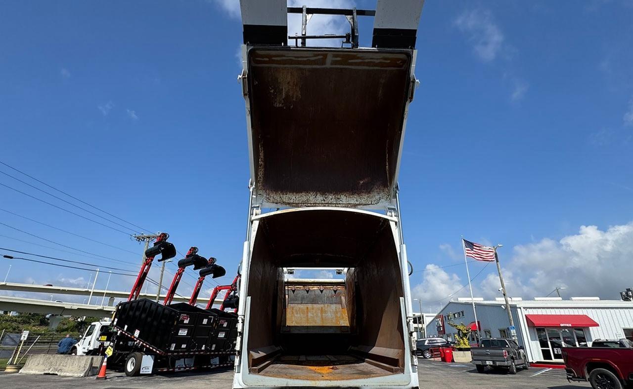 2011 Peterbilt 320 40 yard EZ Pack Front Loader Garbage Truck Tampa FL