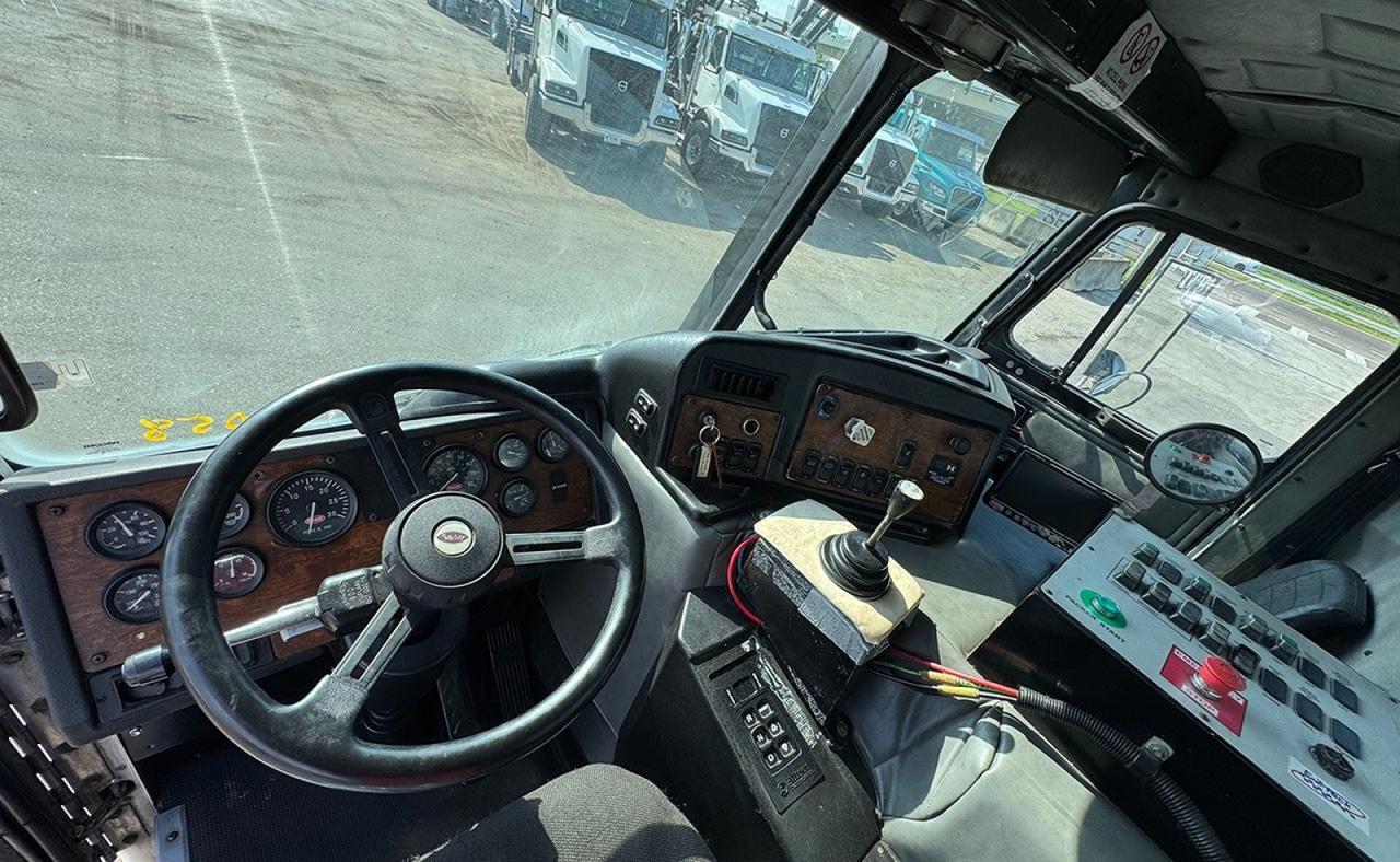 2011 Peterbilt 320 40 yard EZ Pack Front Loader Garbage Truck Tampa FL