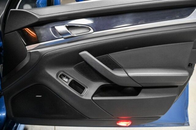 2011 Porsche Panamera Base photo 32