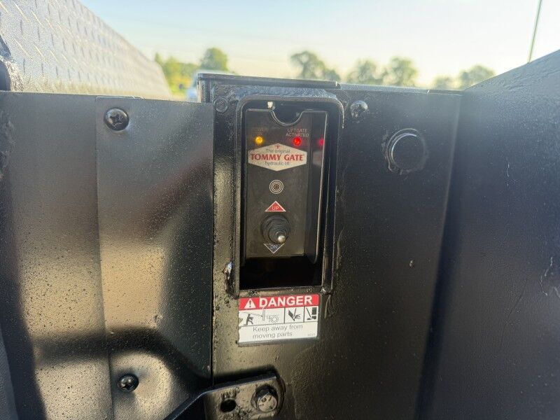 2011 Ram 5500 4x4 Diesel Flatbed w/ Lift Gate ST Collinsville OK
