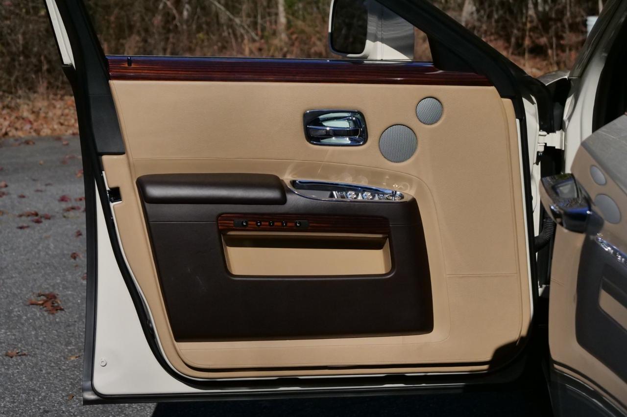2011 Rolls-Royce Ghost / Massage Seats / V12 / Extended Leather / Picnic Tables! Lincolnton NC