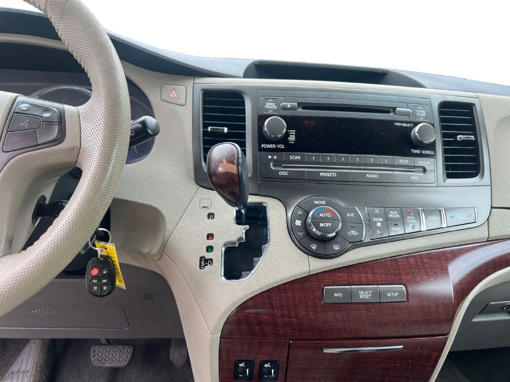 2011 TOYOTA SIENNA XLE Toledo OH