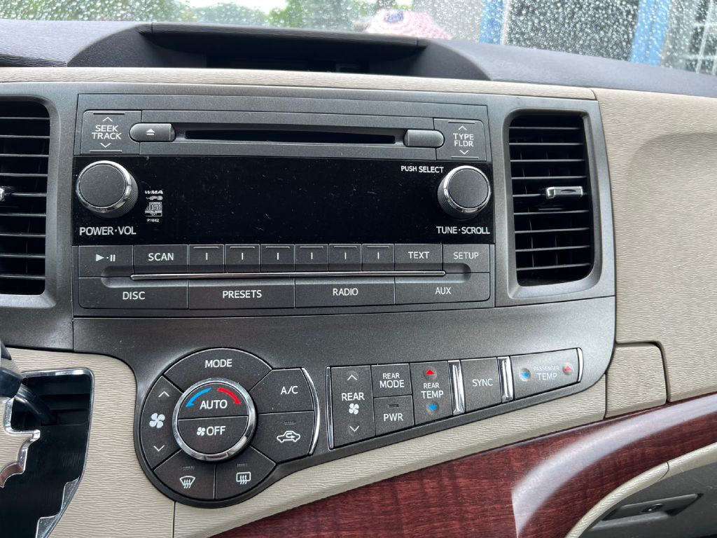 2011 TOYOTA SIENNA XLE Toledo OH