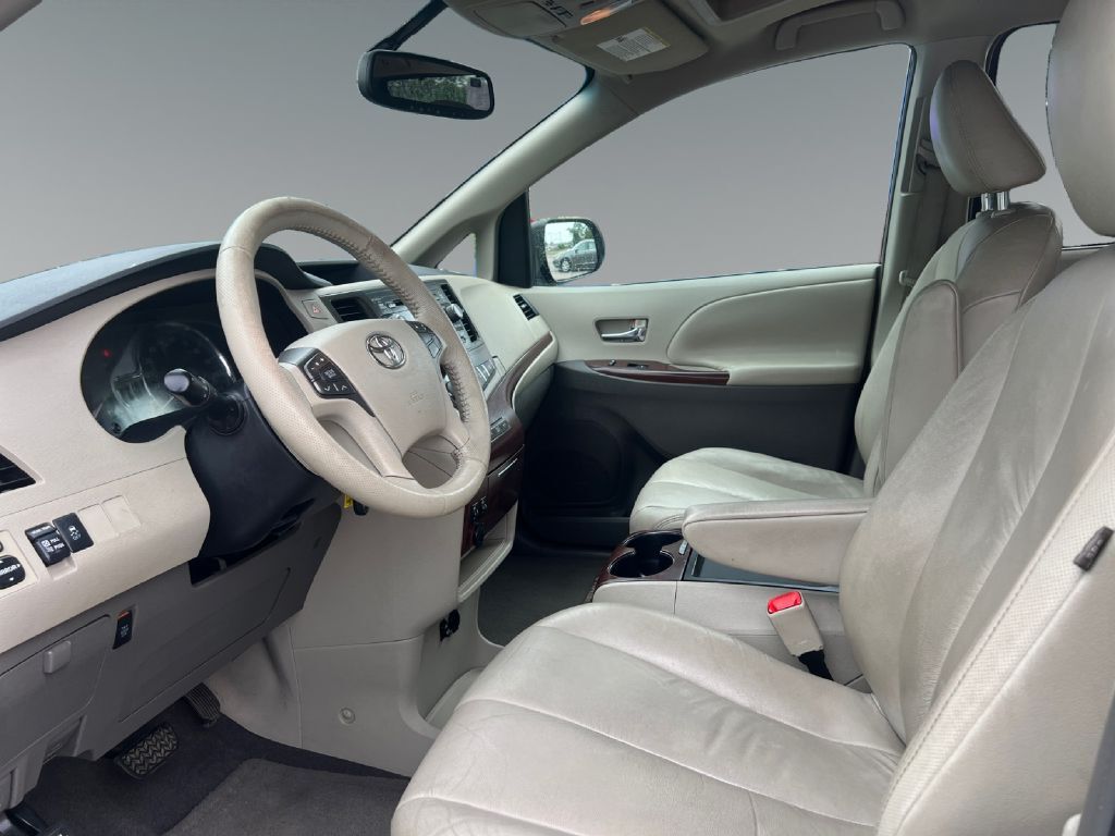 2011 TOYOTA SIENNA XLE Toledo OH
