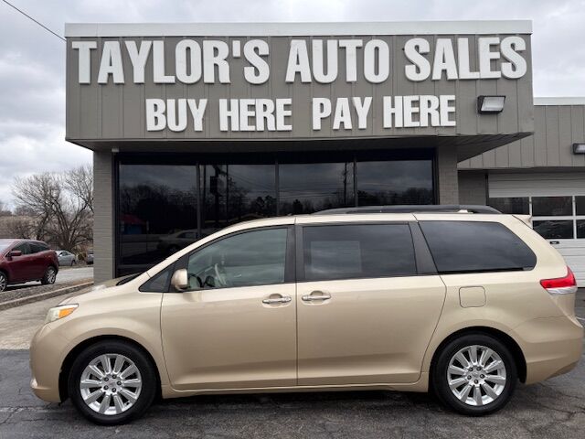2011 TOYOTA Sienna XLE