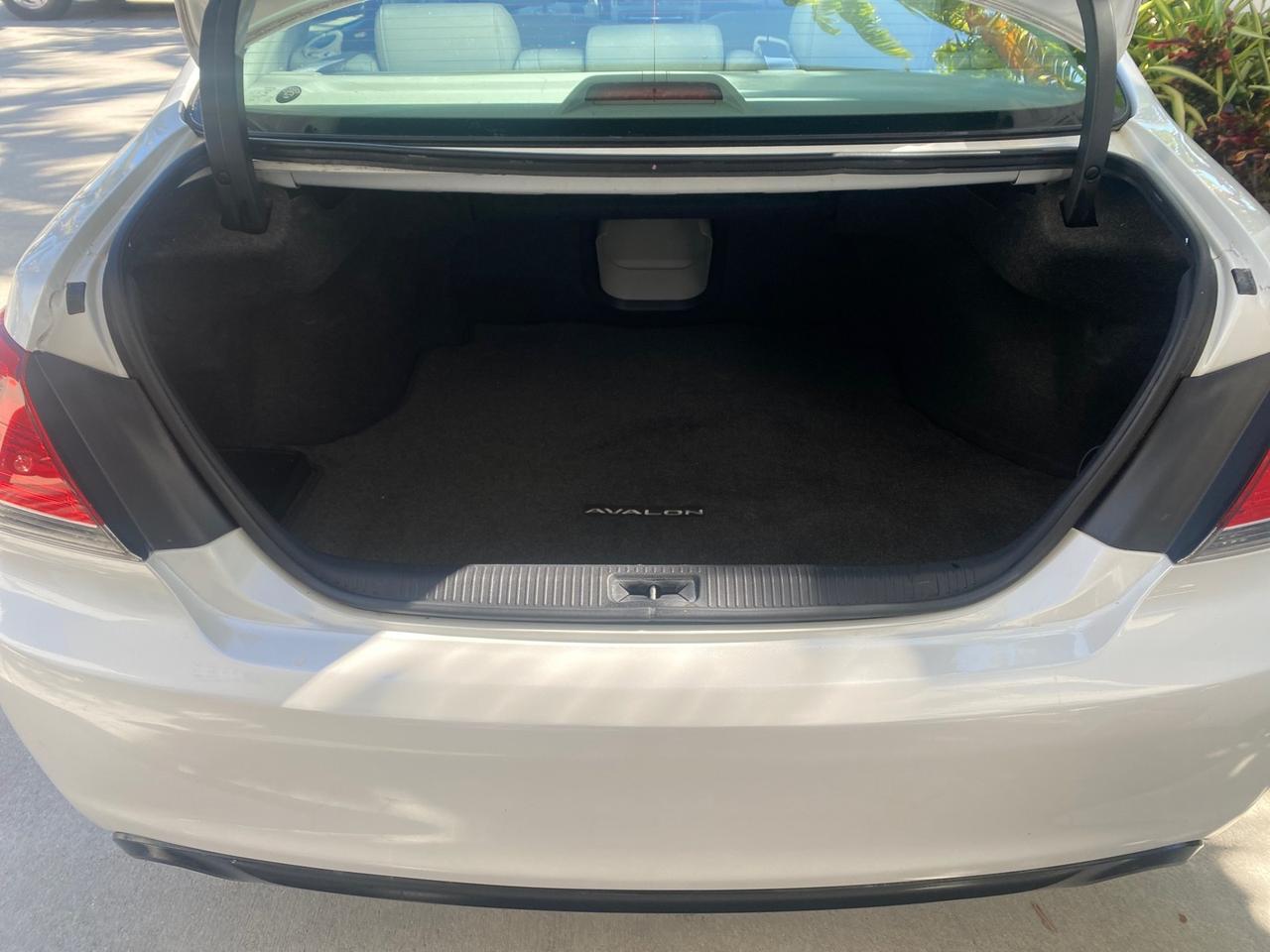 2011 Toyota Avalon LOW MILES 75,626 40 SERVICES Pompano Beach FL