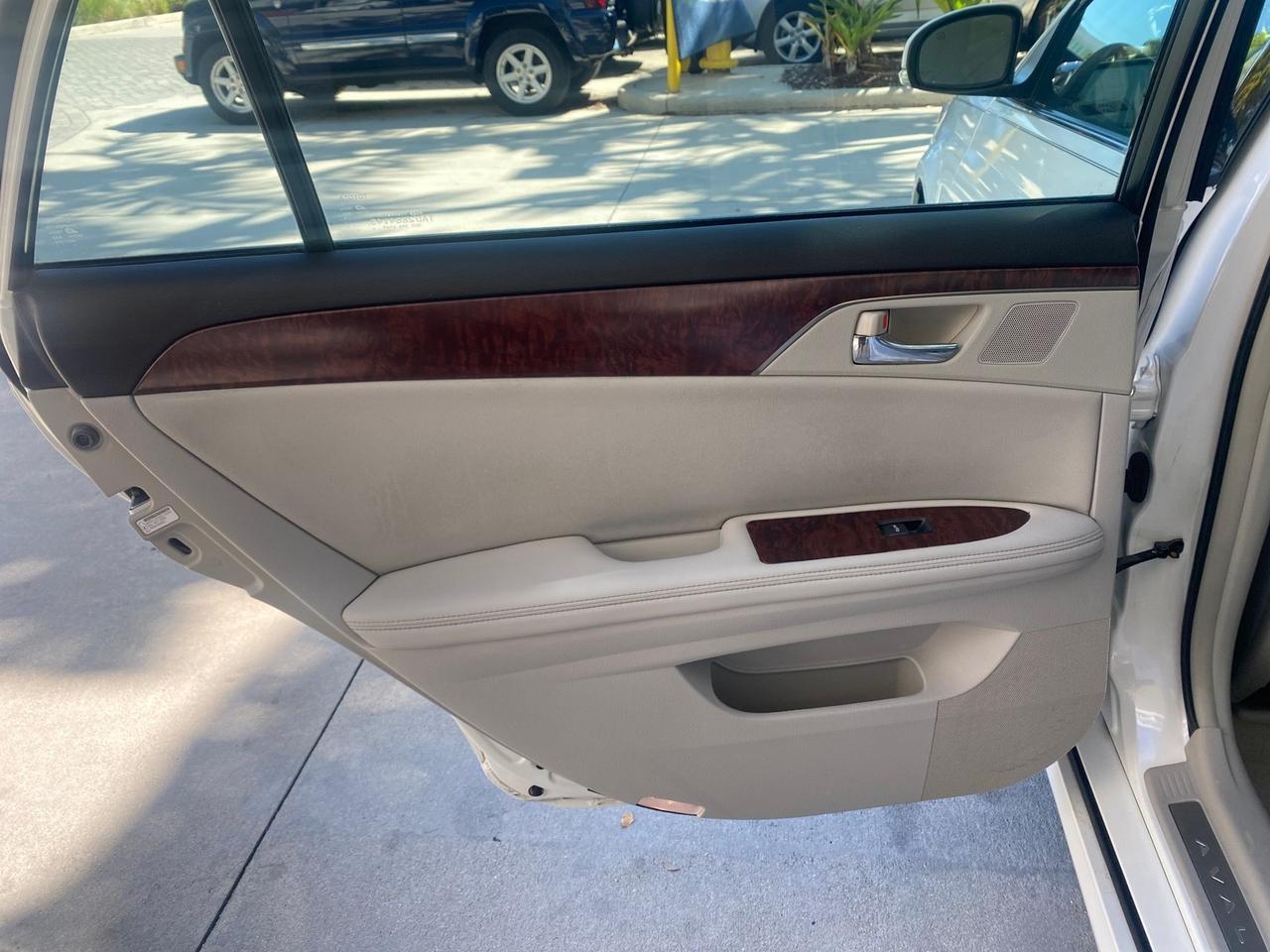 2011 Toyota Avalon LOW MILES 75,626 40 SERVICES Pompano Beach FL