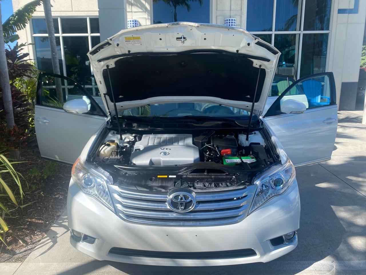 2011 Toyota Avalon LOW MILES 75,626 40 SERVICES Pompano Beach FL