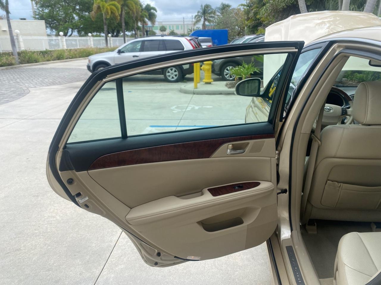 2011 Toyota Avalon Limited LEATHER LOADED SUNROOF Pompano Beach FL