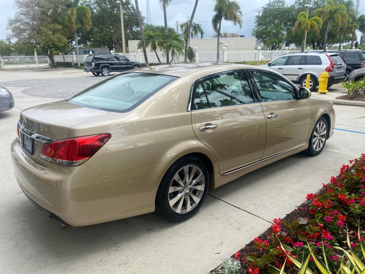 2011 Toyota Avalon Limited LEATHER LOADED SUNROOF Pompano Beach FL