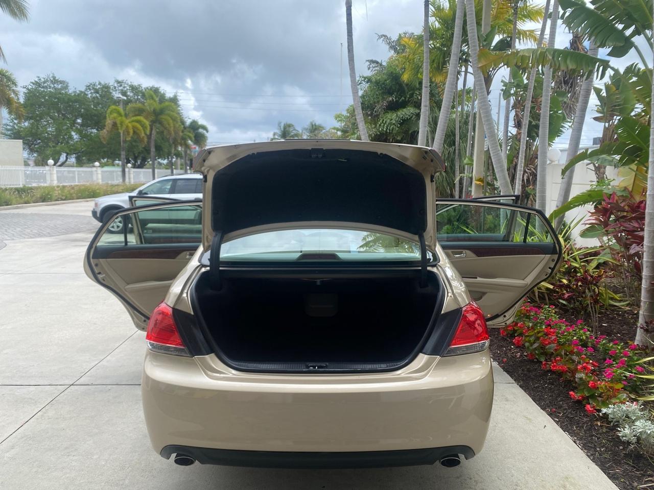 2011 Toyota Avalon Limited LEATHER LOADED SUNROOF Pompano Beach FL