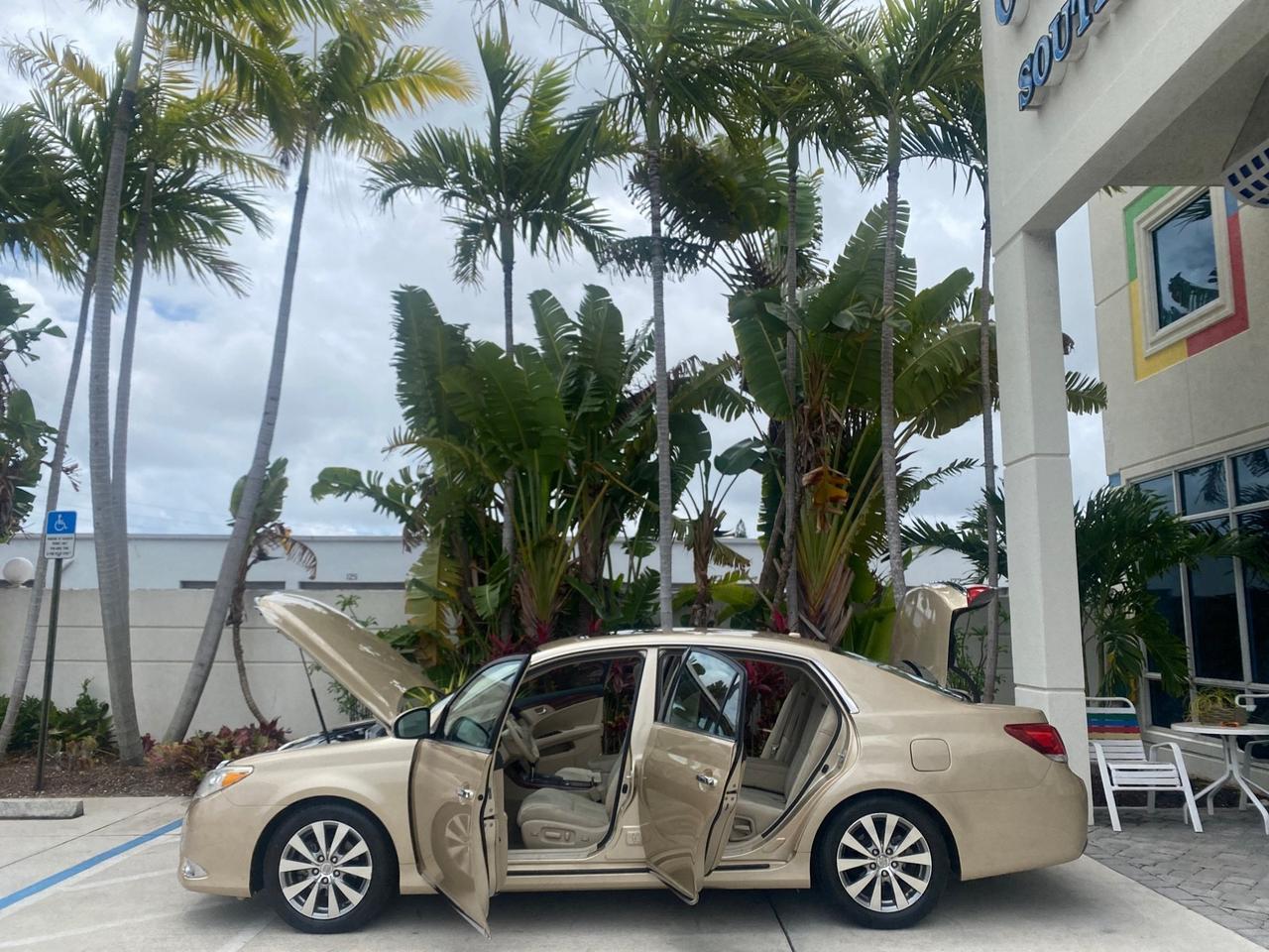 2011 Toyota Avalon Limited LEATHER LOADED SUNROOF Pompano Beach FL