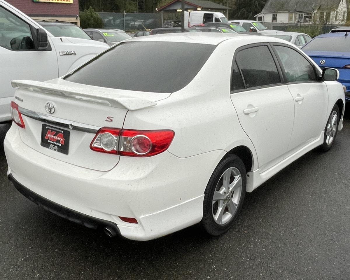 2011 Toyota Corolla photo 4