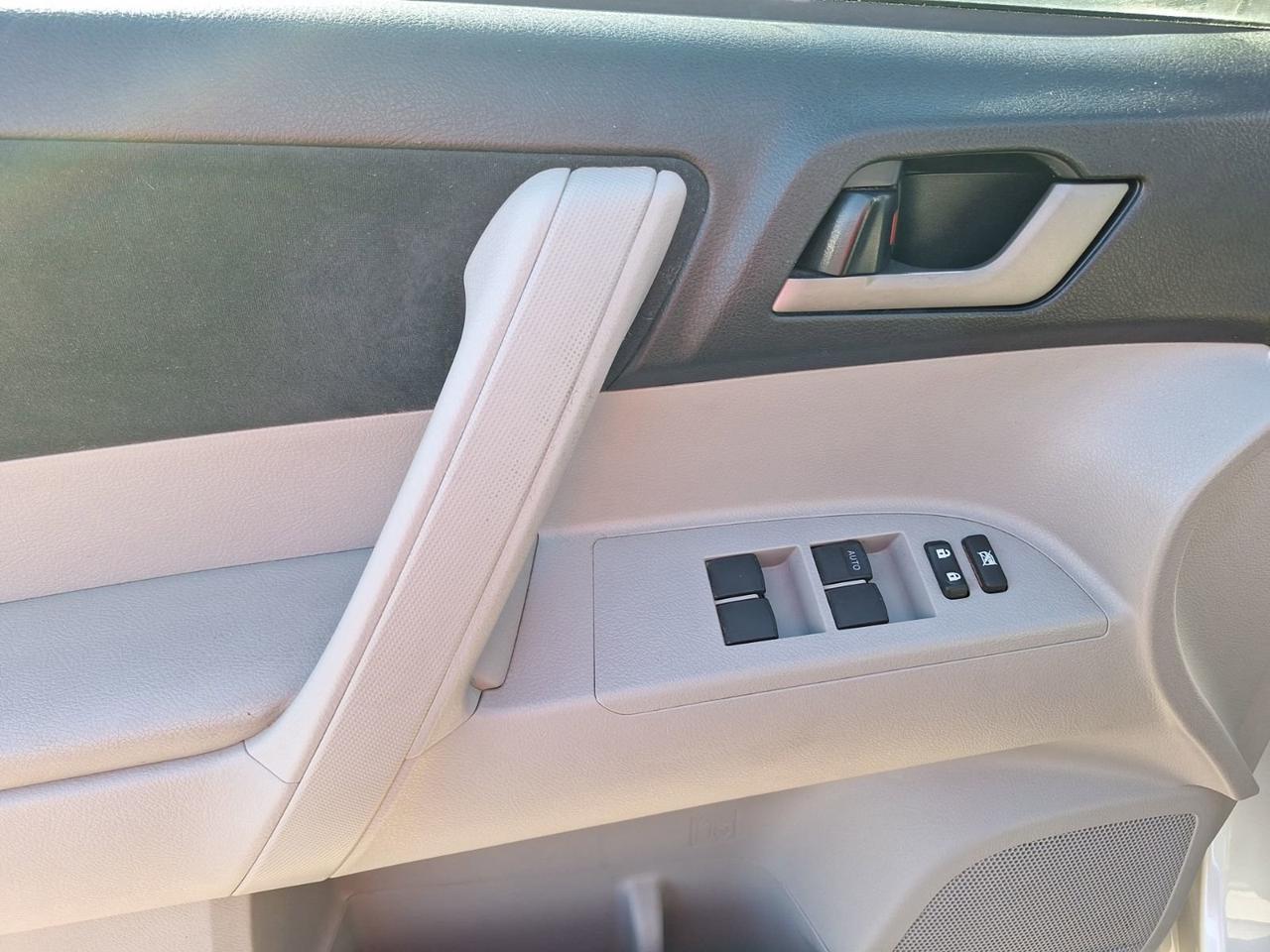 2011 Toyota Highlander Base Hurst TX