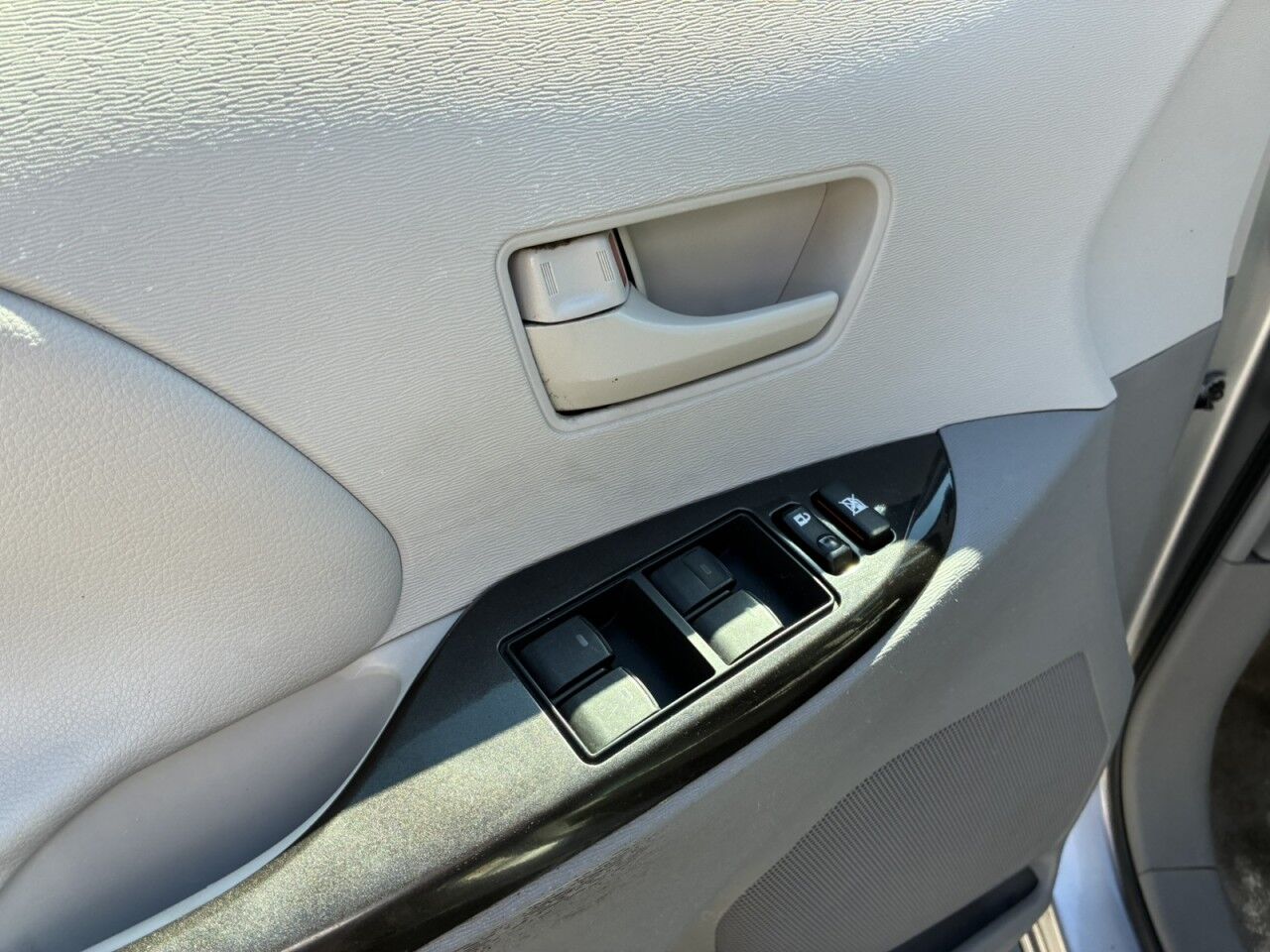 2011 Toyota Sienna LE AAS Charlton MA