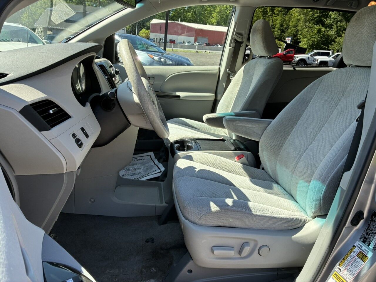 2011 Toyota Sienna LE AAS Charlton MA