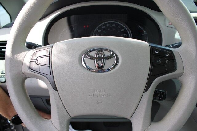 2011 Toyota Sienna LE Melbourne FL