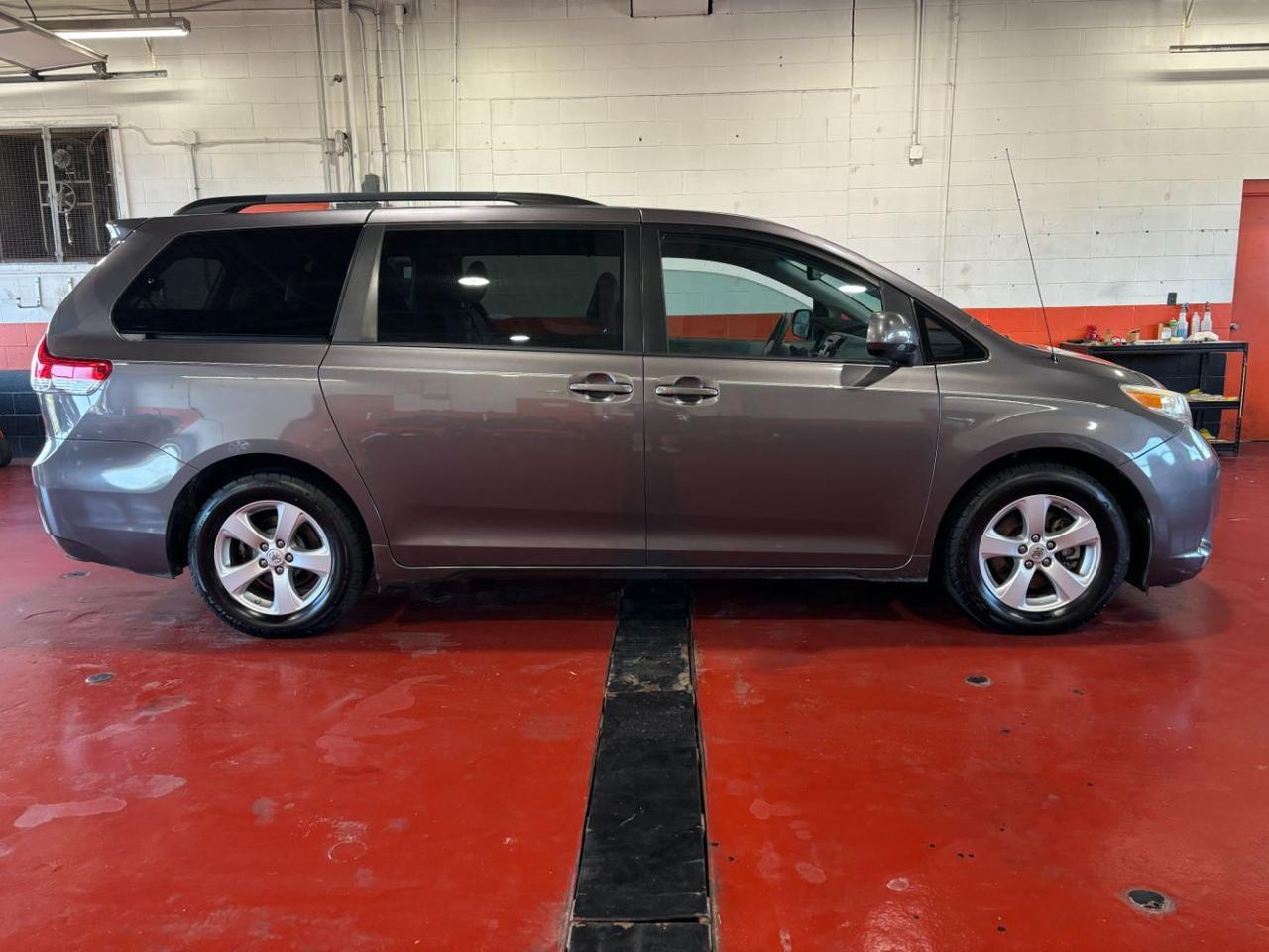 2011 Toyota Sienna LE V6 Franklin OH