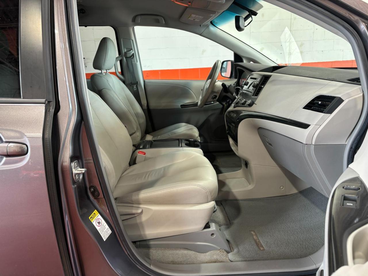 2011 Toyota Sienna LE V6 Franklin OH