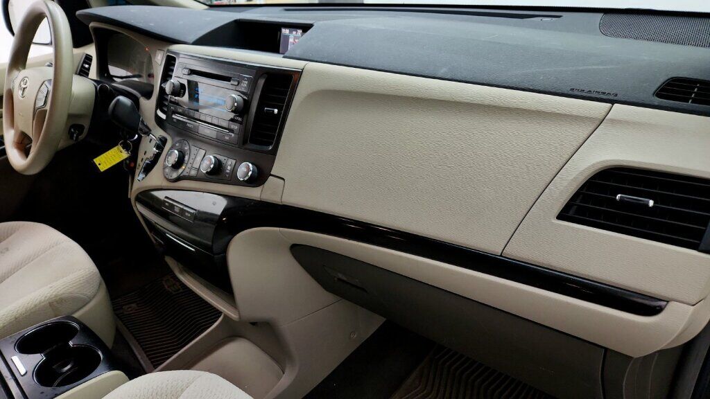 2011 Toyota Sienna LE Laurel MD