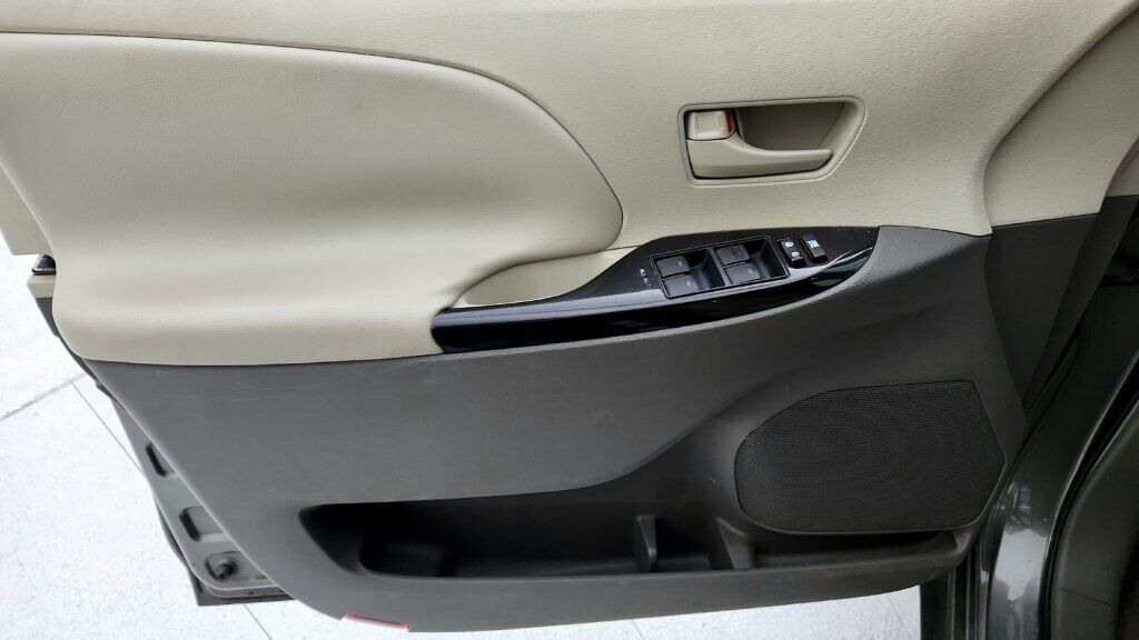 2011 Toyota Sienna LE Laurel MD