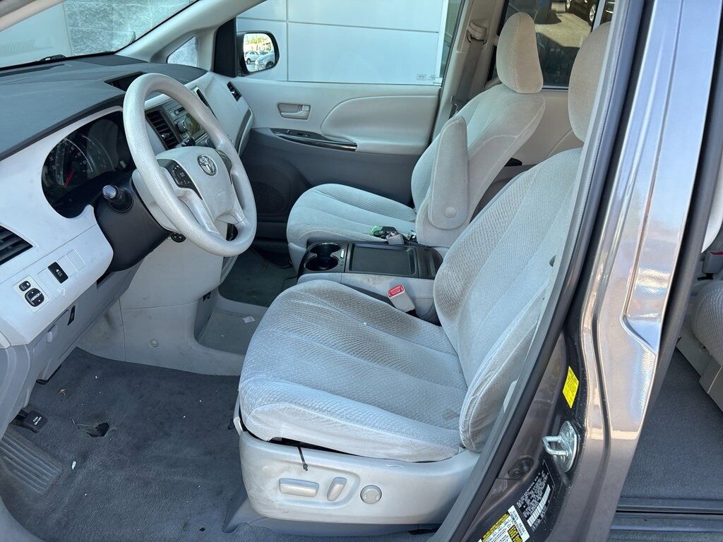 2011 Toyota Sienna LE