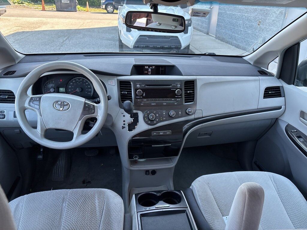 2011 Toyota Sienna LE