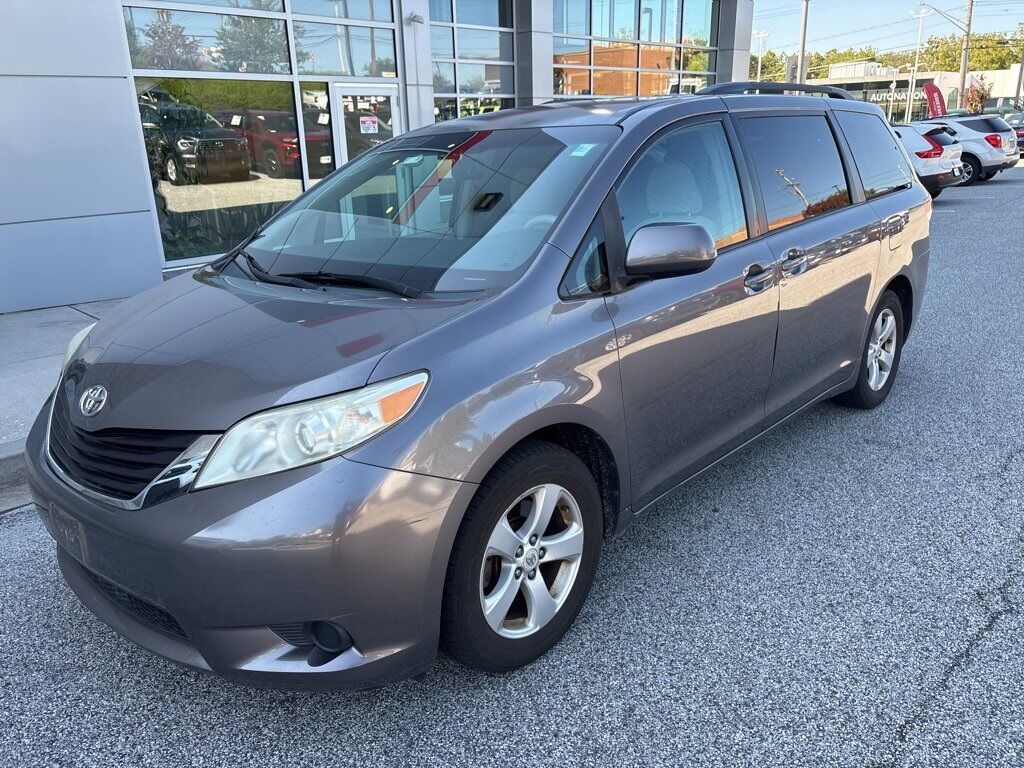 2011 Toyota Sienna LE
