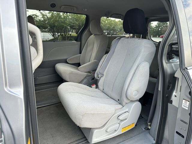 2011 Toyota Sienna V6 LE Morrow GA