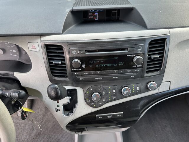 2011 Toyota Sienna V6 LE Morrow GA