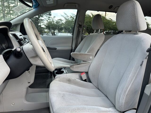2011 Toyota Sienna V6 LE Morrow GA