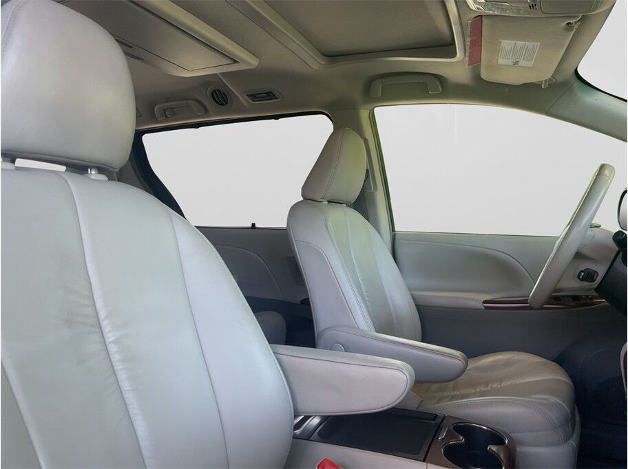 2011 Toyota Sienna XLE Minivan 4D Port Orchard WA