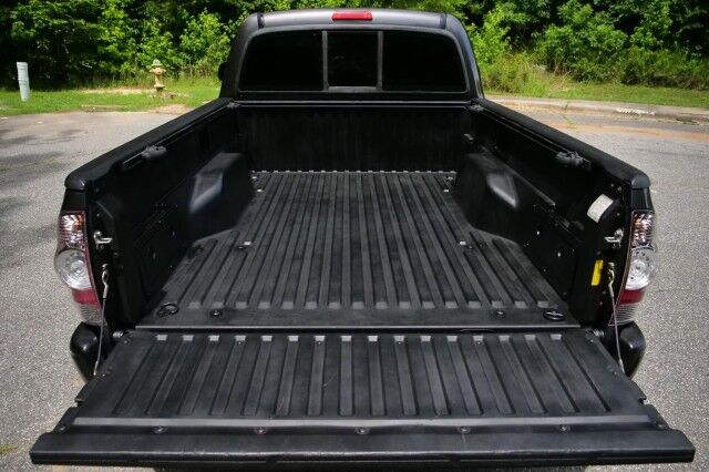 2011 Toyota Tacoma / Manual Transmission / Regular Cab! High Point NC