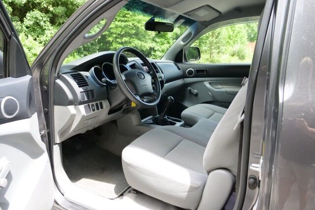 2011 Toyota Tacoma / Manual Transmission / Regular Cab! High Point NC