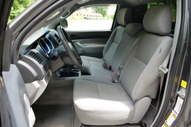 2011 Toyota Tacoma / Manual Transmission / Regular Cab! High Point NC
