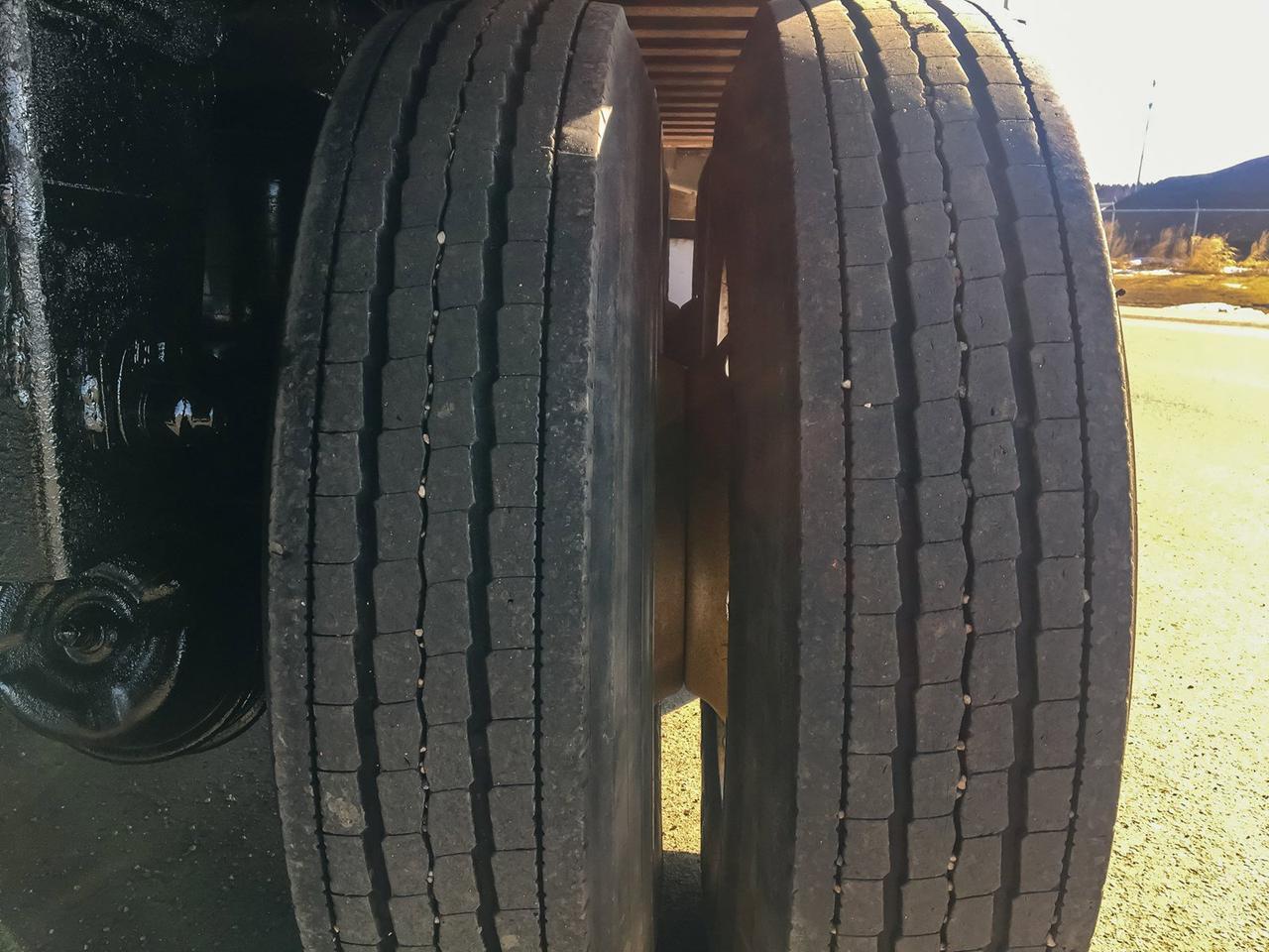 2011 V2SRA Utility Tandem Axle Reefer Trailer 51 Ft. Red Deer AB