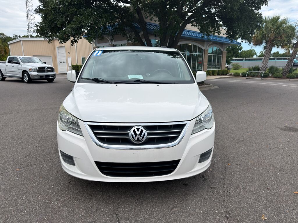 2011 Volkswagen Routan SE