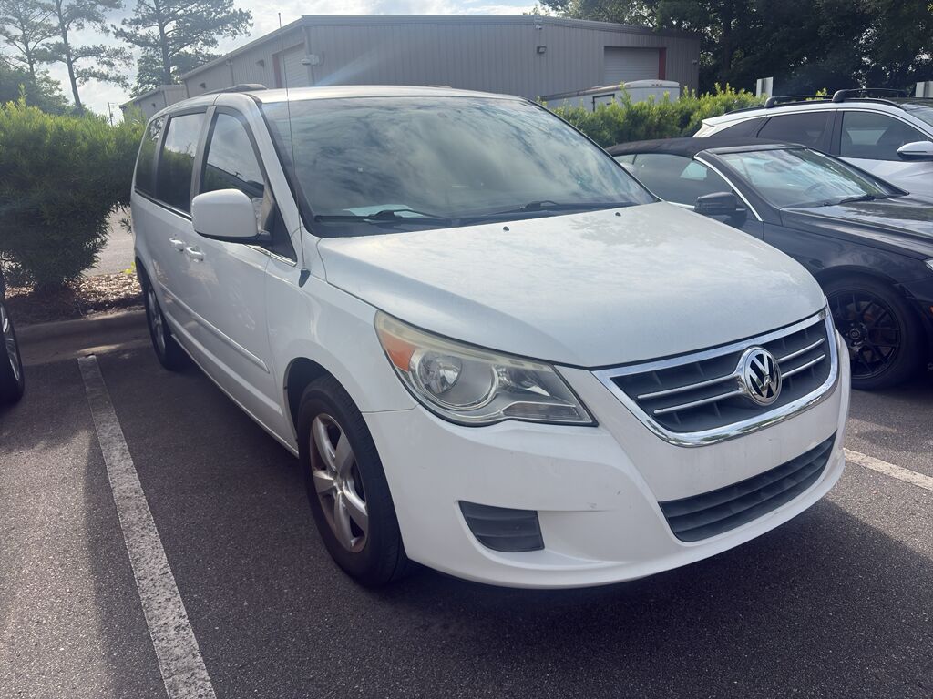 2011 Volkswagen Routan SE