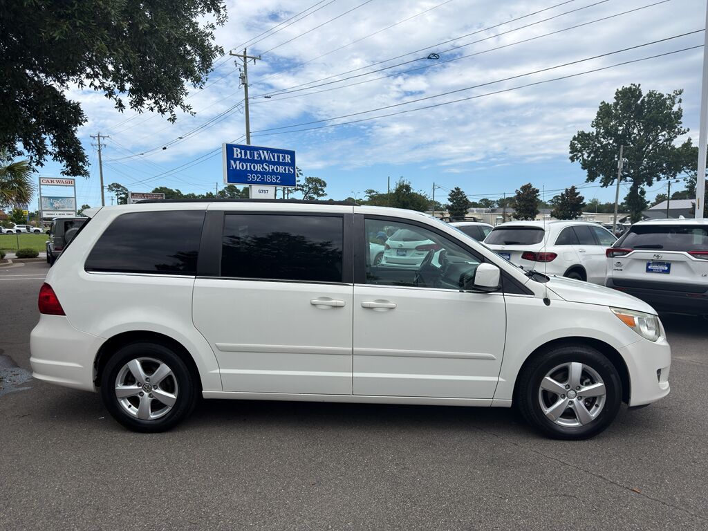 2011 Volkswagen Routan SE